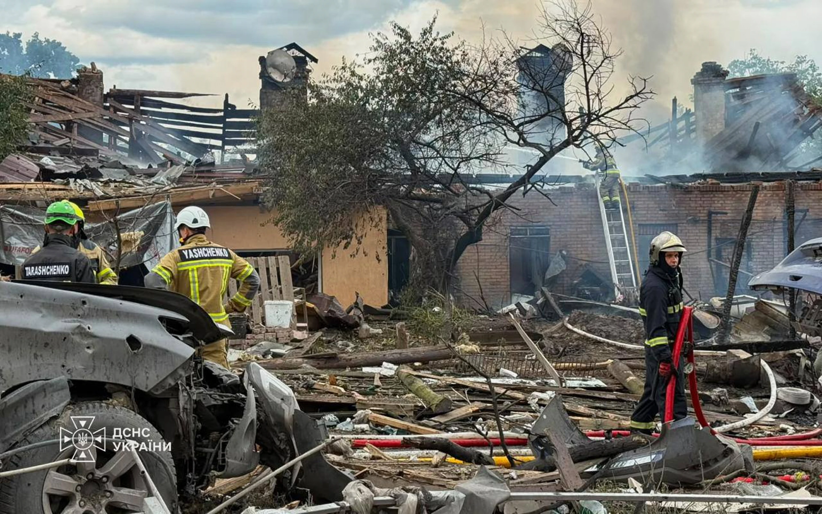 Latest Russian and Ukrainian Attacks Kill a Total of 15 People, Officials Say