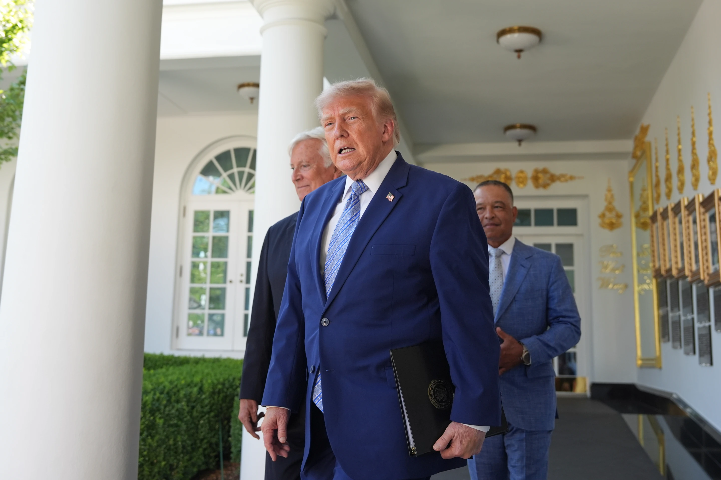 Trump Imposes Double-Digit Tariffs on Dozens of Countries as 10% Levies Near Expiration