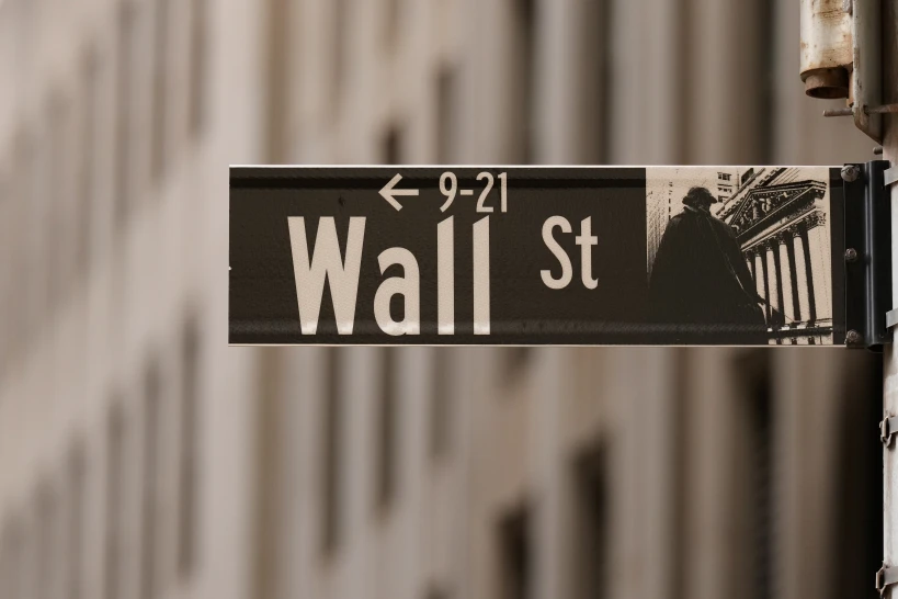 Wall Street’s Flip From AI to Less-Loved Stocks Accelerates, While Oil Prices Keep Easing