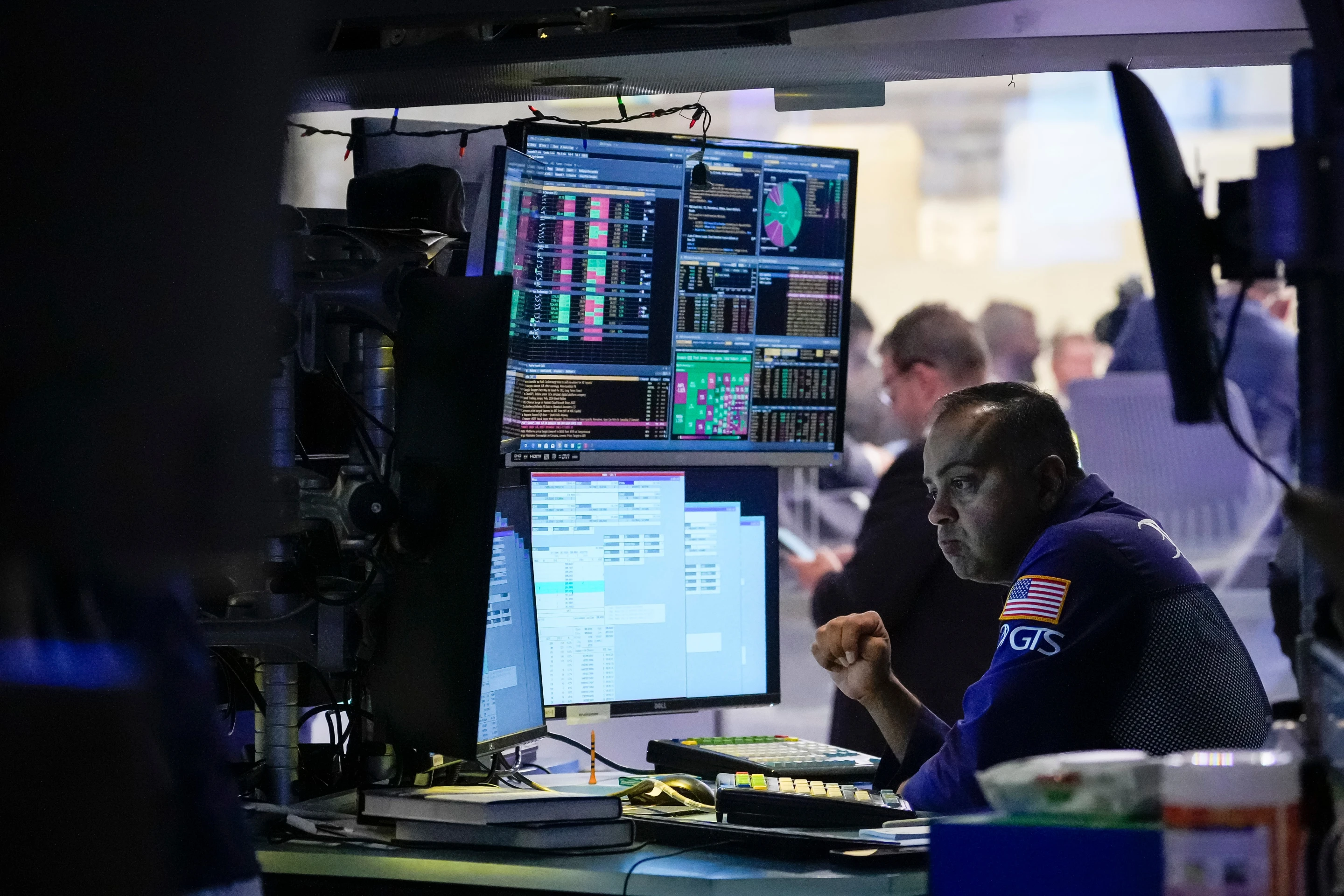 Wall Street Week Ahead: Monthly Jobs Report, McDonald’s and SpaceX Earnings in Focus